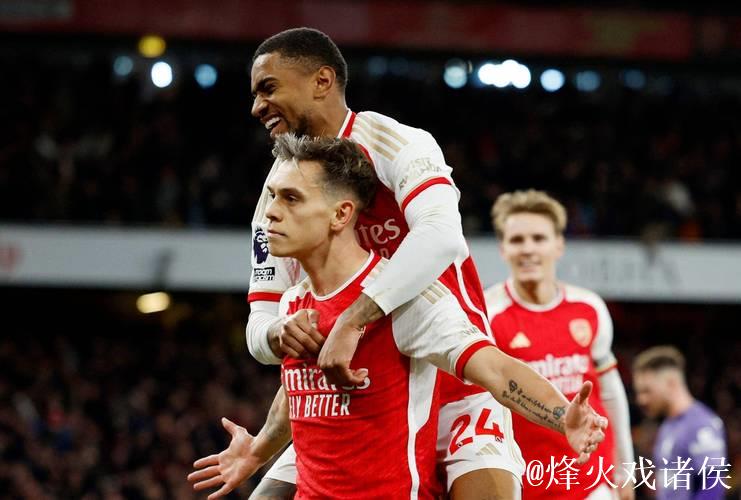 BBC：阿森纳中卫本-怀特腿筋受伤，初步预后缺席4-6周的时间