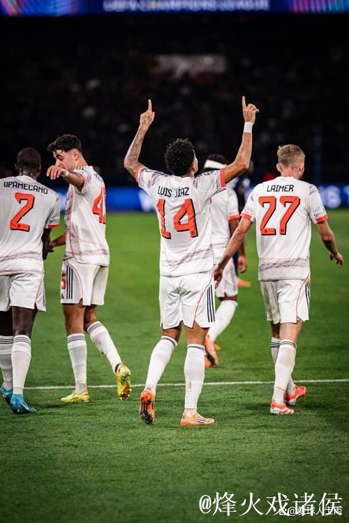 迪亚斯双响+剪刀脚染红，十人拜仁2-1力克巴黎领跑积分榜