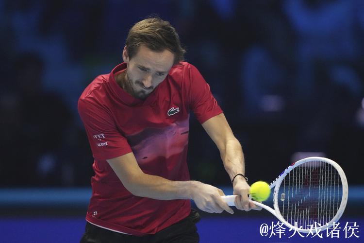 ATP巴黎大师赛:梅德韦杰夫强势晋级 阿利亚西姆惊险逆转 ATP巴黎大师赛:梅德韦杰夫强势晋级 阿利亚西姆惊险逆转